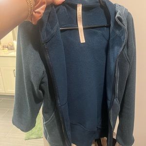 Lulu lemon sweater size 6